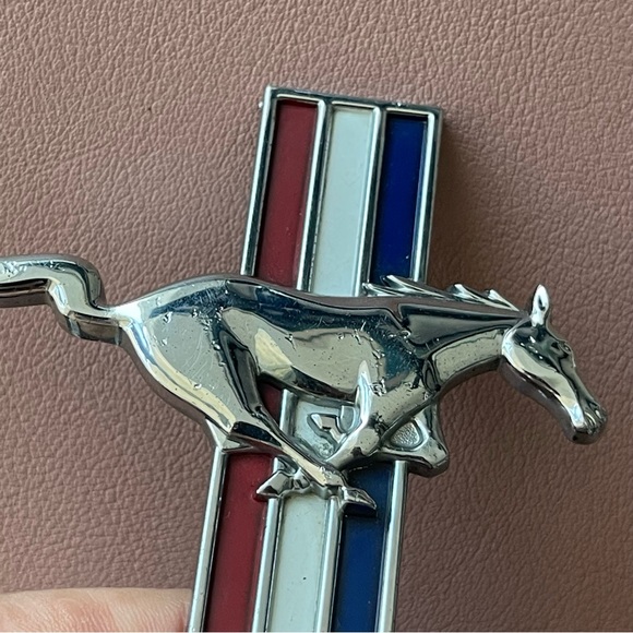 MUSTANG original badge - right. - Picture 6 of 10